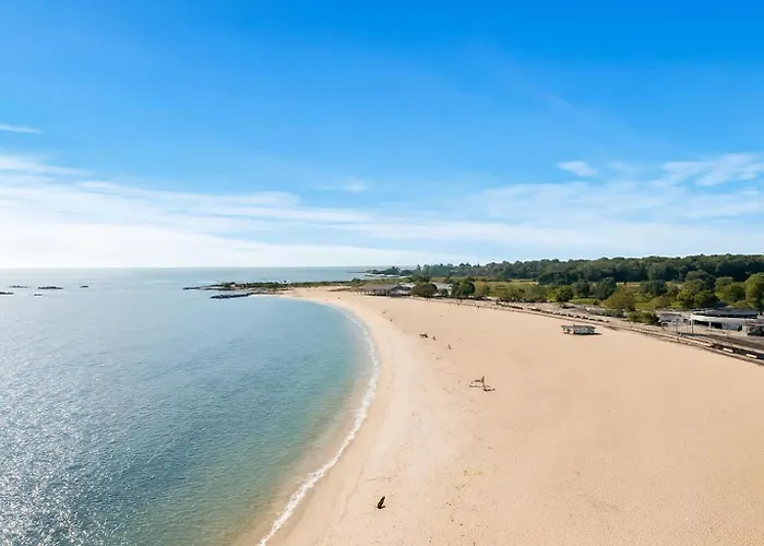 Spacious Oceanview Villa Elegant Coastal Escape, Sleeps 22